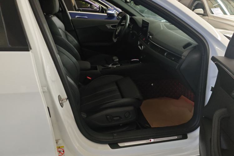 Used Audi A4L 2023 40 TFSI Luxury Dynamic Model Right Front Seat