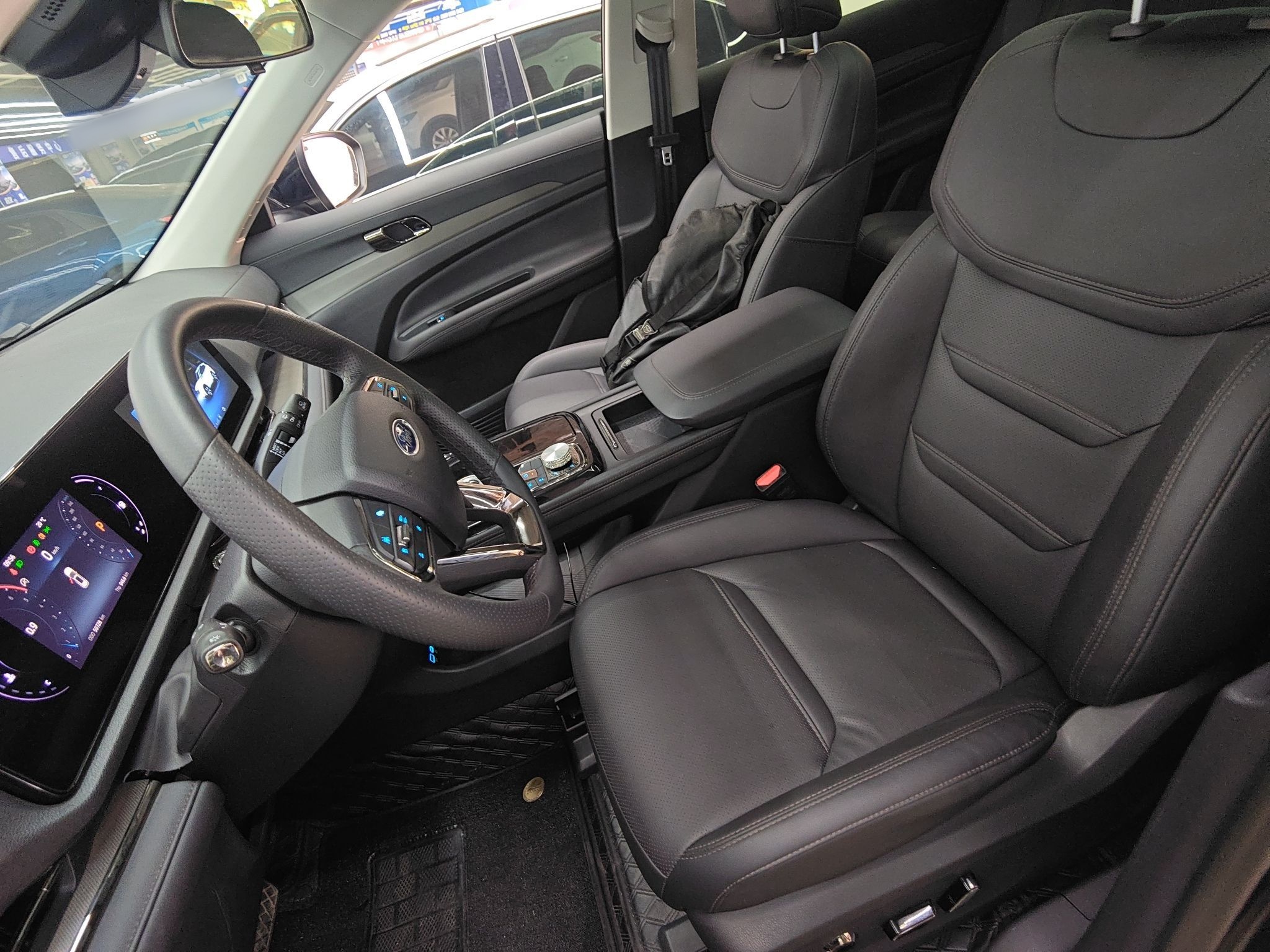 Переднее сиденье в автомобиле