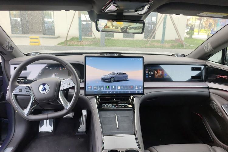 Used Denza Z9 2024 1100 km All-Wheel-Drive Ultra Version Center Console