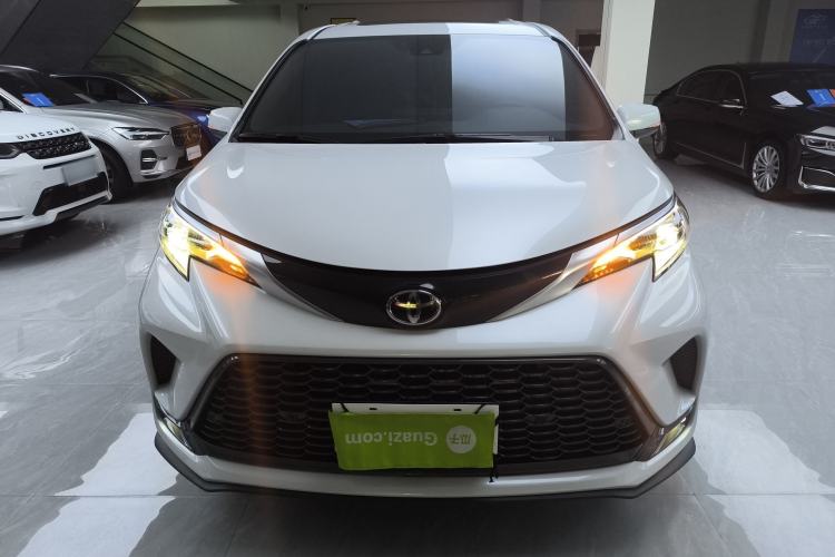 Used Toyota Granvia 2024 2.5L Hybrid Luxury Edition