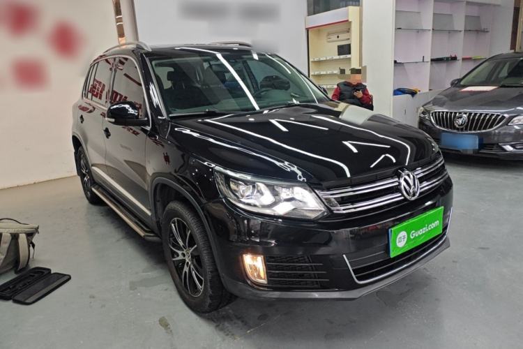 Used Volkswagen Tiguan 2015 1.8TSI Automatic Two-Wheel Drive Luxury Model Front Right 45 Deg