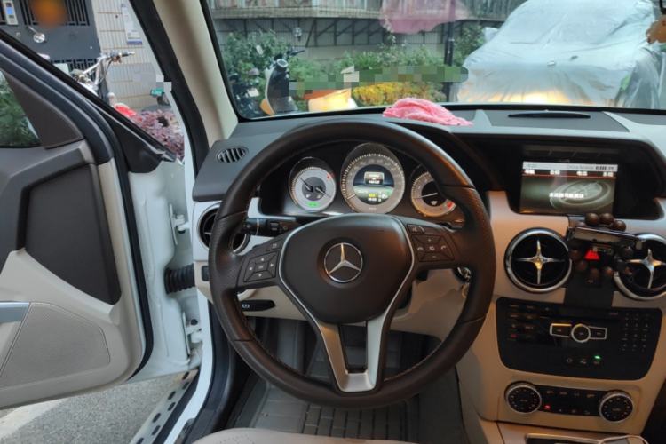 Used Mercedes-Benz GLK-Class 2014 GLK 260 4MATIC Dynamic Model Steering Wheel
