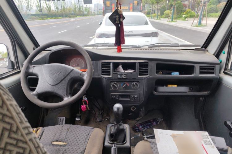 Used Wuling Zhiguang 2015 1.2L Practical LS-I Model Center Console