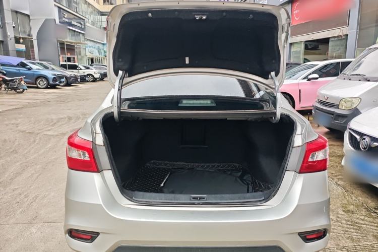 Used Nissan Sylphy 2019 1.6XV CVT Smart Connect Luxury Edition China VI Standard Trunk