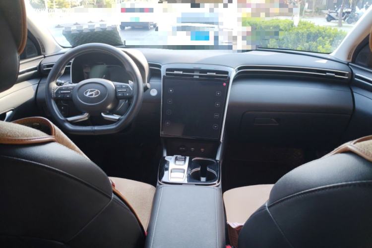 Used Hyundai Tucson 2023 Tucson L 1.5T Automatic Two-Wheel Drive DLX Luxury Edition Center Console