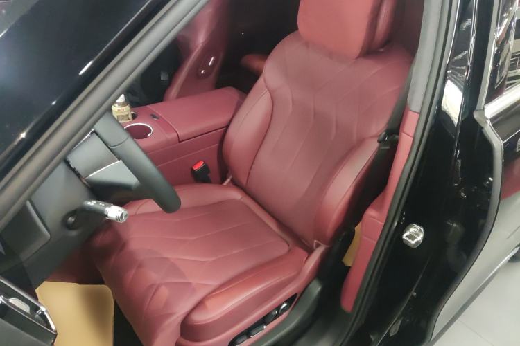 Used Hima AITO M8 2025 Extended-Range Max+ Version 53.4 kWh 5-Seater Edition Left Front Seat