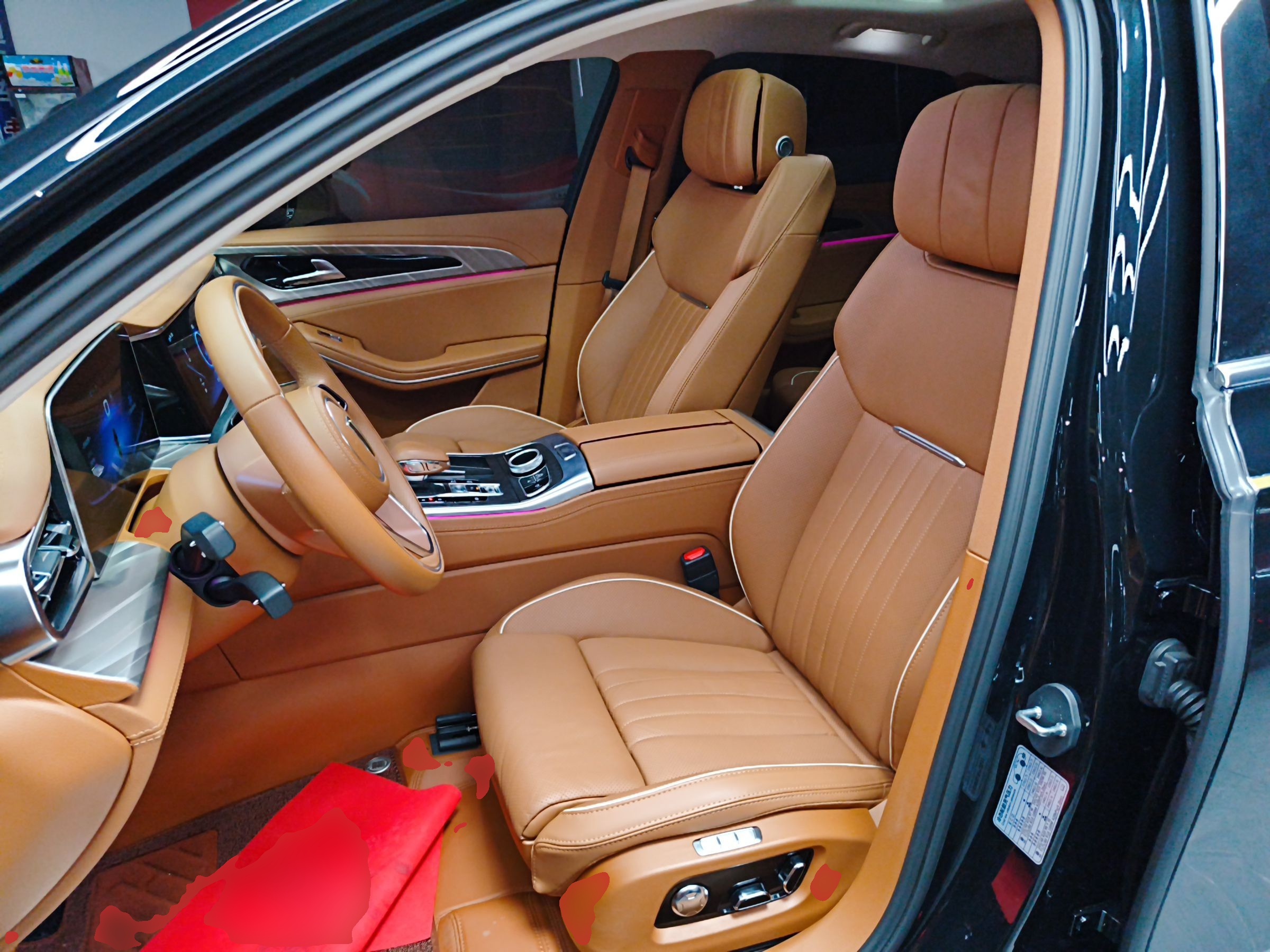 المقاعد الأمامية داخل السيارة