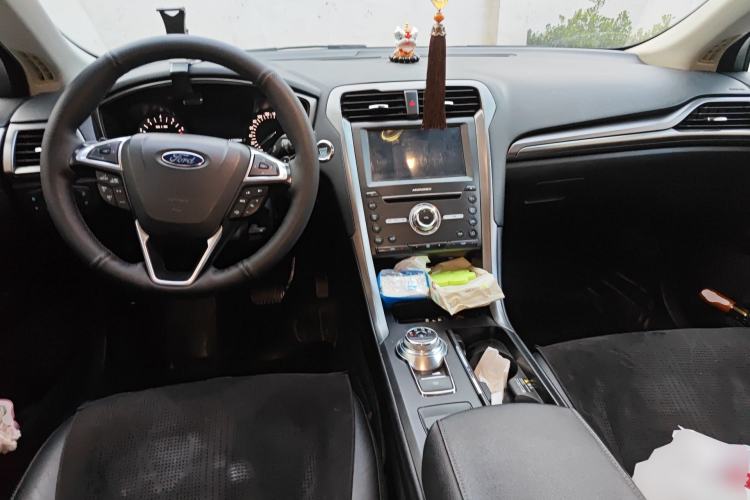 Used Ford Mondeo 2017 EcoBoost 180 Stylish Model Center Console