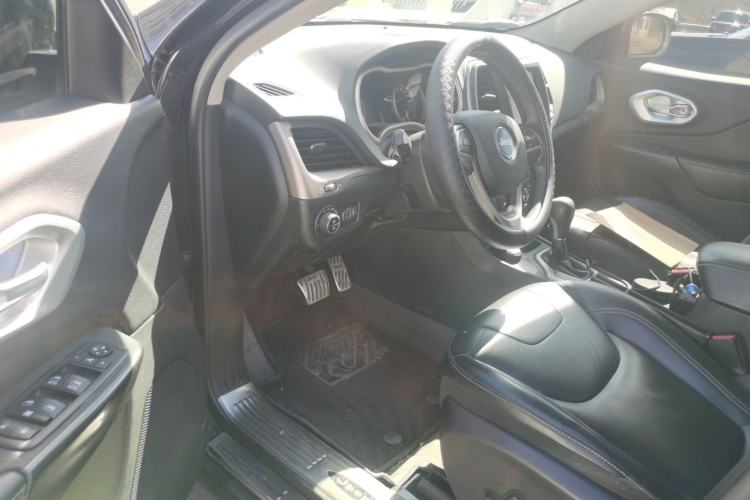 Used Jeep Cherokee 2017 2.4L Professional Smart Edition Driver Seat