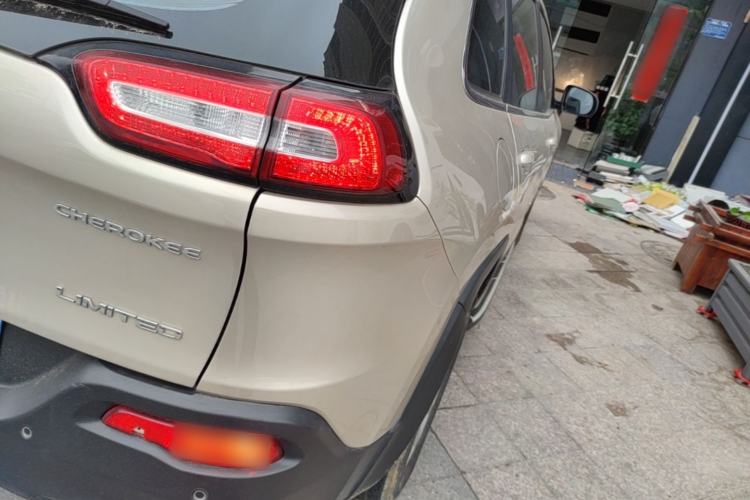 Used Jeep Cherokee 2017 2.4L Leading Edition
