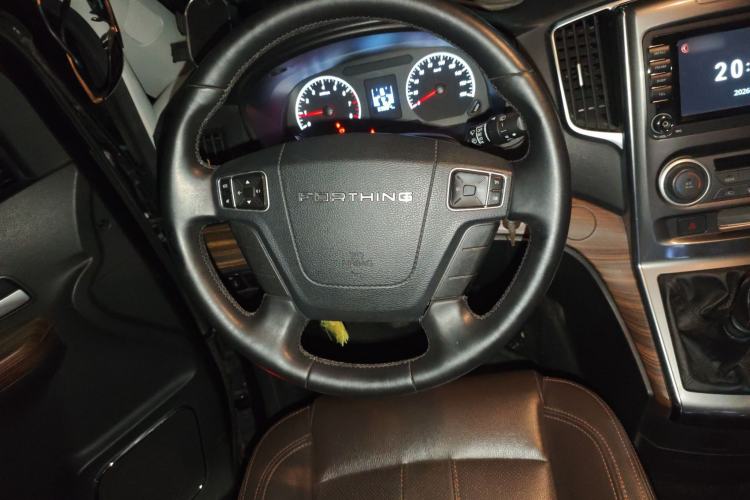 Used FORTHING Lingzhi PLUS 2021 Travel Edition 2.0L Manual Luxury 7-Seater

