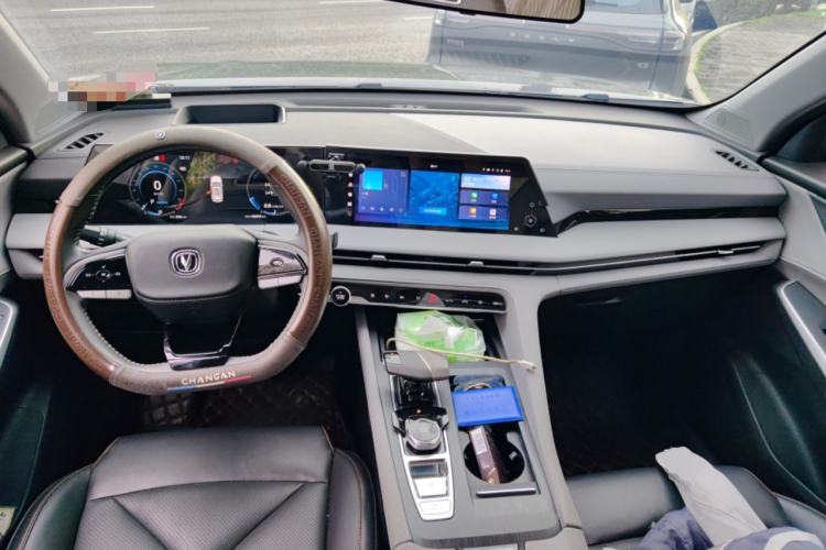 Used CHANGAN CS75 PLUS 2022 2nd Generation 2.0T Automatic Navigation Version Center Console