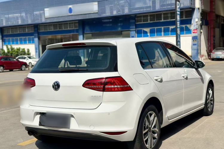 Used Volkswagen Golf 2016 230TSI Automatic Luxury Version
