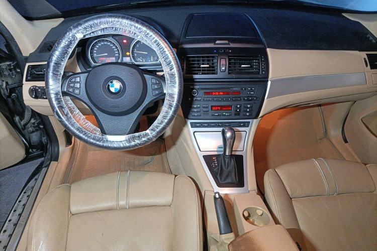 Used BMW X3 2009 xDrive25i Luxury Plus Model Center Console