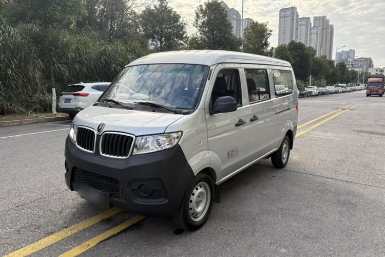 Used Jinbei Hiace X30 2023 1.5L Super-Comfortable Passenger Van 5/6/7-Seater Non-Air-Conditioned Version Model SWC15M