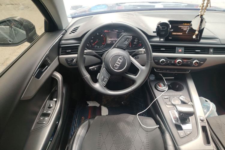 Used Audi A4L 2018 30th Anniversary Edition 40 TFSI Trendy Model Steering Wheel