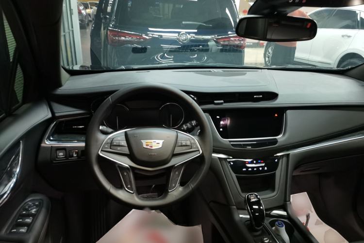 Used Cadillac XT5 2022 2.0T Two-Wheel Drive Luxury Version Center Console