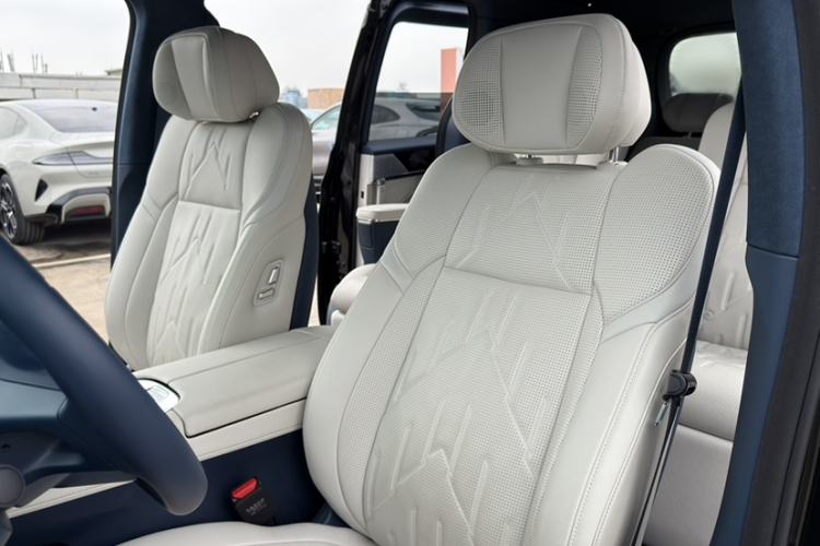 Used Zeekr 009 2024 7-Seater Walk-Through Version Four-Wheel Drive 108 kWh
