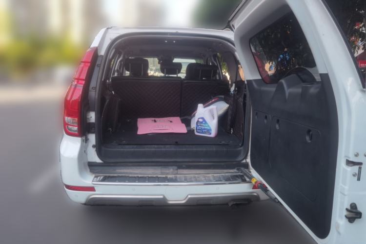 Used Haval H9 2015 2.0T Four-Wheel Drive Luxury 7-Seater Trunk