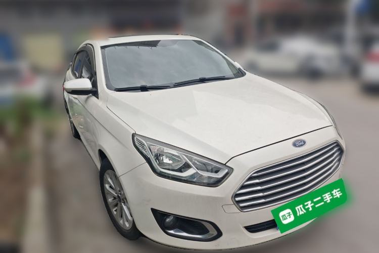 Used Ford Escort 2015 1.5L Automatic Fashion Model Front Right 45 Deg