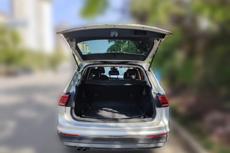 Used Volkswagen Tiguan L 2018 330TSI Automatic Two-Wheel Drive Luxury Edition Trunk