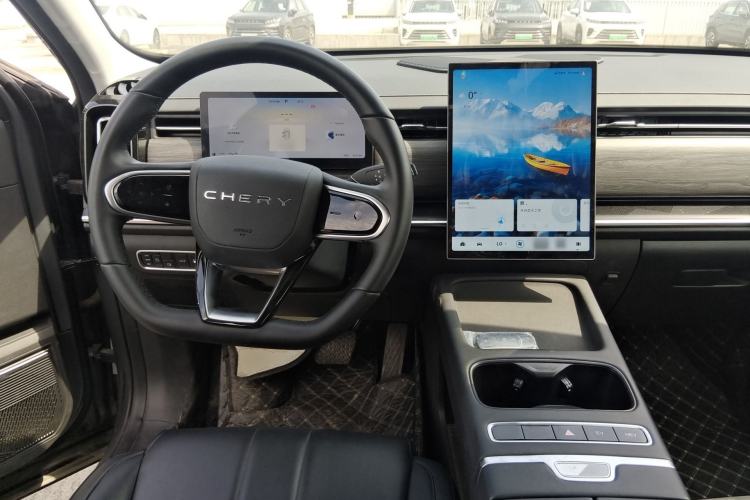 Used Chery Tiggo 7 C-DM 2025 1.5T 120KM Luxury Trim Center Console