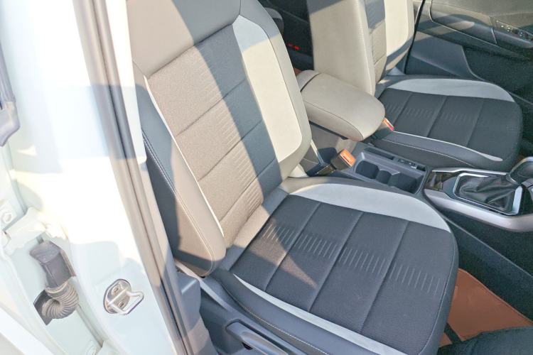 Used Volkswagen T-ROC 2022 280TSI DSG Two-Wheel Drive Elite PLUS Right Front Seat