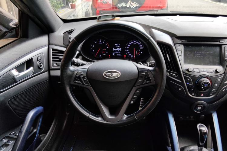 Used Hyundai Veloster 2015 1.6T Automatic Luxury Edition Steering Wheel