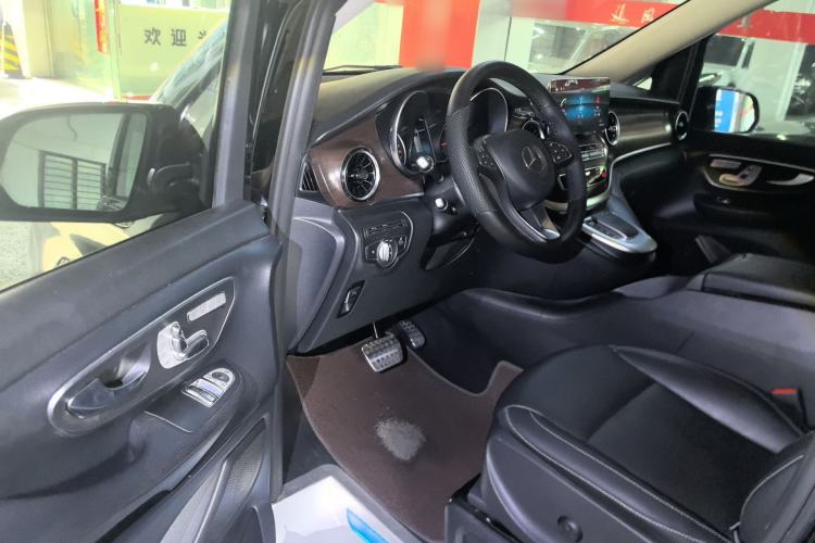 Used Mercedes-Benz V-Class 2020 V 260 Avantgarde Edition Driver Seat