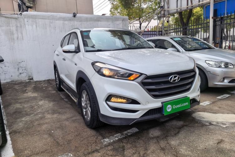 Used Hyundai Tucson 2015 1.6T Dual-Clutch Two-Wheel-Drive Smart Model Front Right 45 Deg