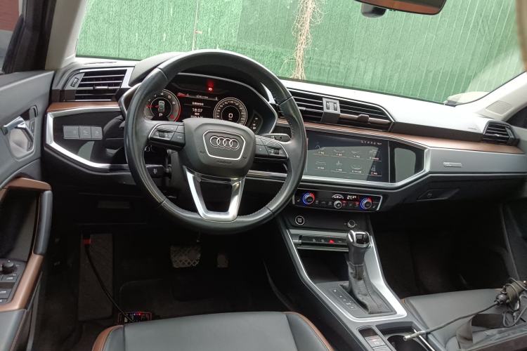 Used Audi Q3 2022 35 TFSI Fashionable and Elegant Model Center Console