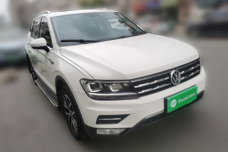 Used Volkswagen Tiguan L 2017 330TSI Automatic Two-Wheel Drive Luxury Edition Front Right 45 Deg