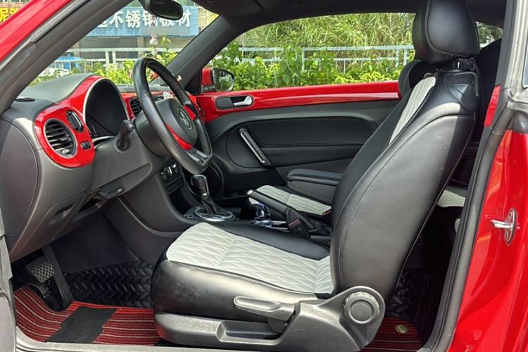 Used Volkswagen Beetle 2015 180TSI model
