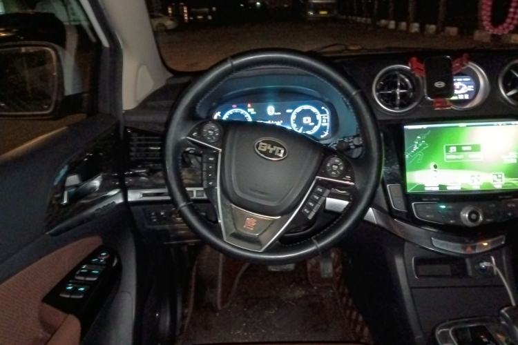 Used BYD Tang New Energy 2015 2.0T Four-Wheel-Drive Flagship Model
