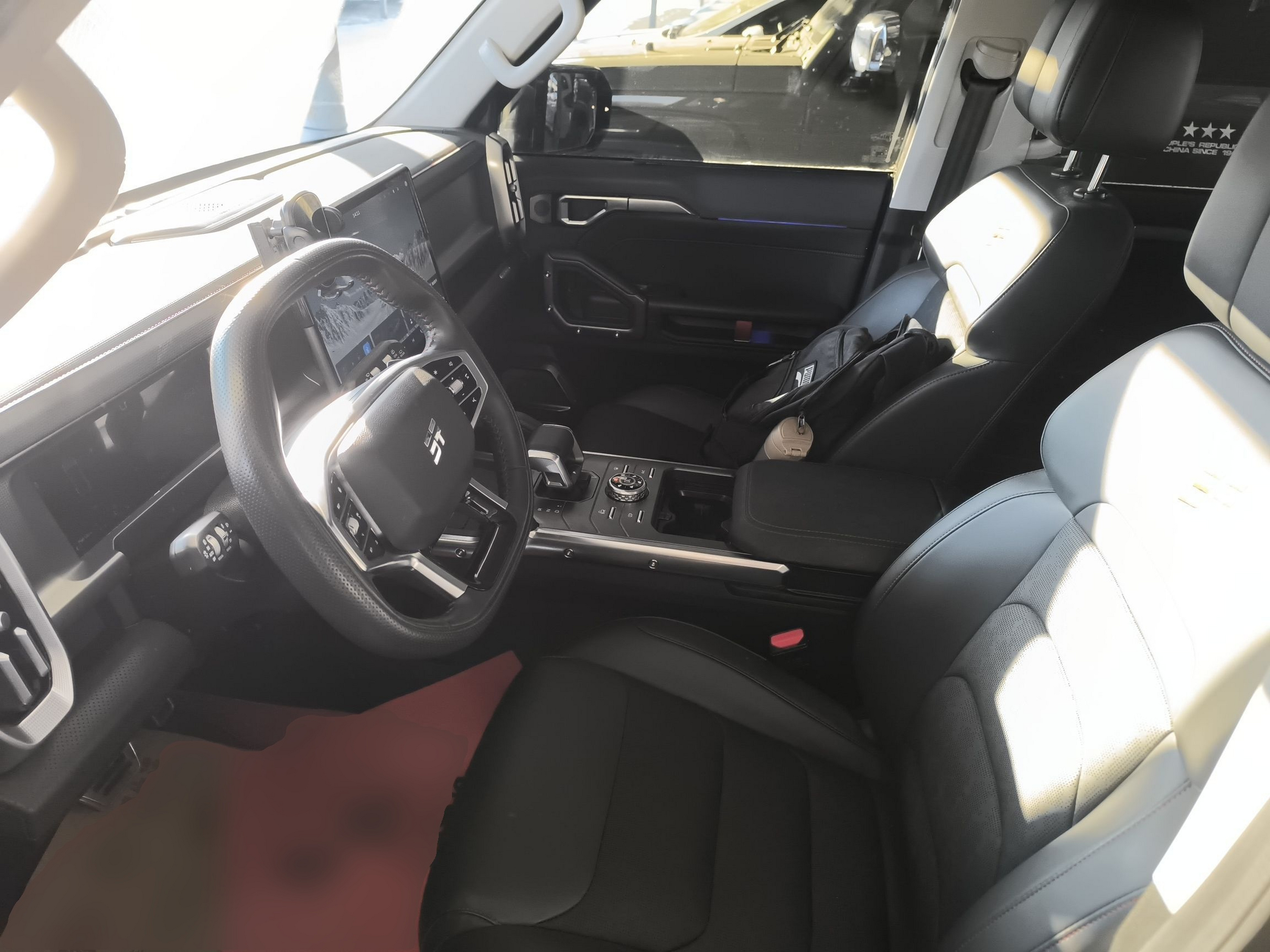 المقاعد الأمامية داخل السيارة