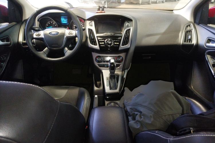 Used Ford Focus 2012 Hatchback 1.6L Automatic Fashion Edition Center Console