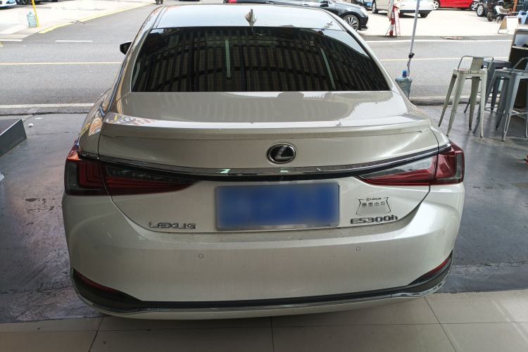 Used Lexus ES 2022 300h Excellence Edition
