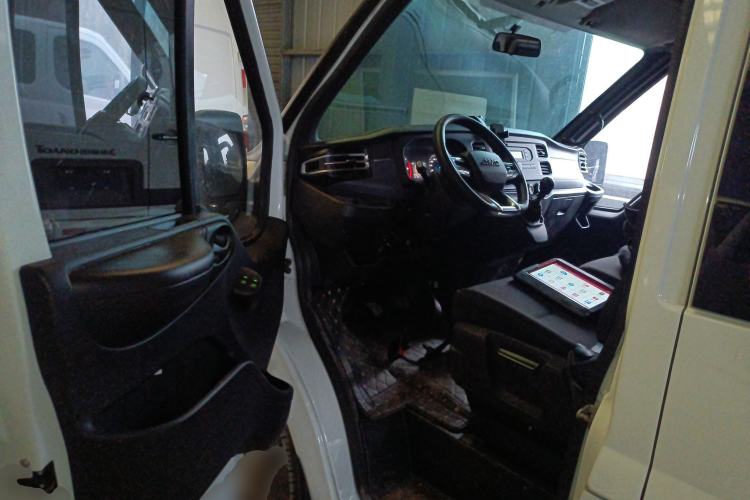 Used JMC Fushun 2025 2.0T 6MT Diesel Short-Wheelbase Mid-Roof Commercial Multi-Purpose Passenger Vehicle with 5/6 Seats