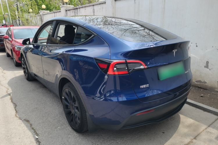 Used Tesla Model Y 2021 Long-Range All-Wheel-Drive Version
