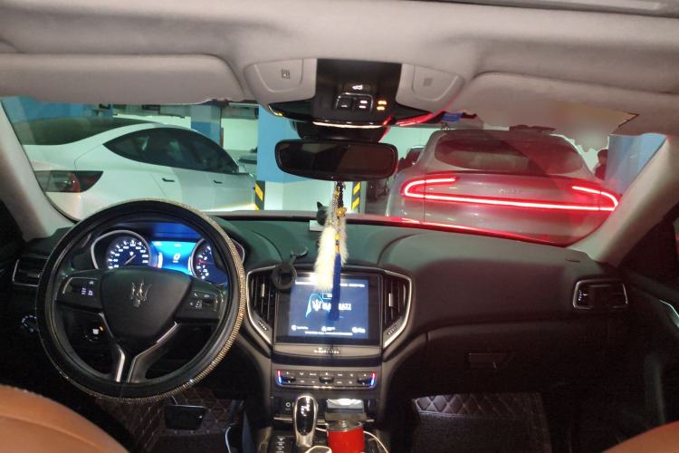 Used Maserati Ghibli 2018 Revised Version 3.0T Standard Edition Center Console