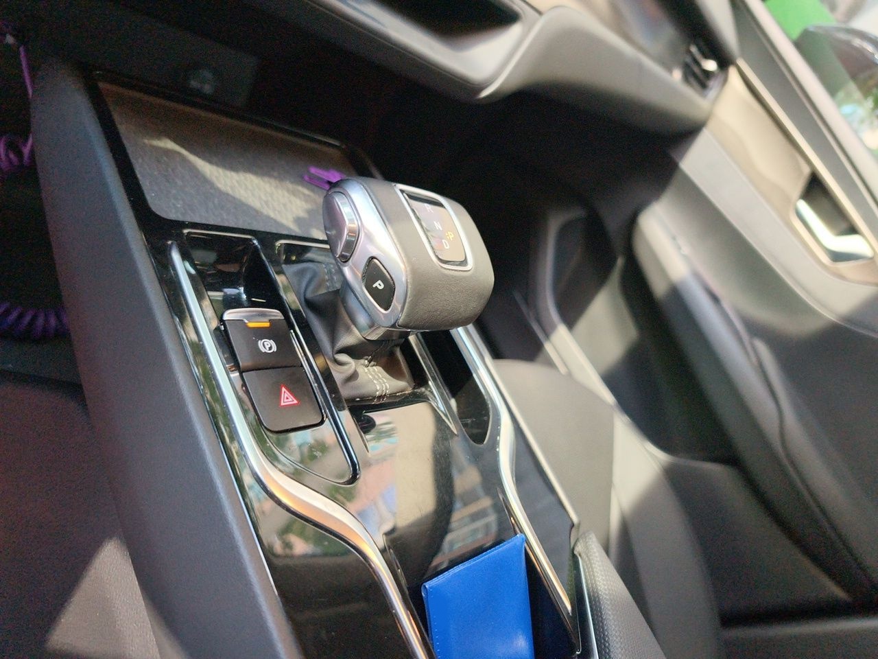 Hongqi E-QM5 2023 Base Travel Edition — снимка 13