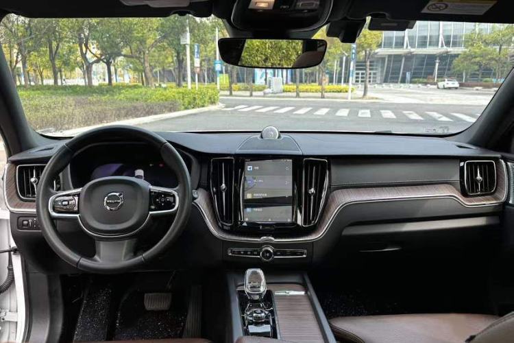 Used Volvo XC60 2022 B5 4x4 Smart Luxury Edition