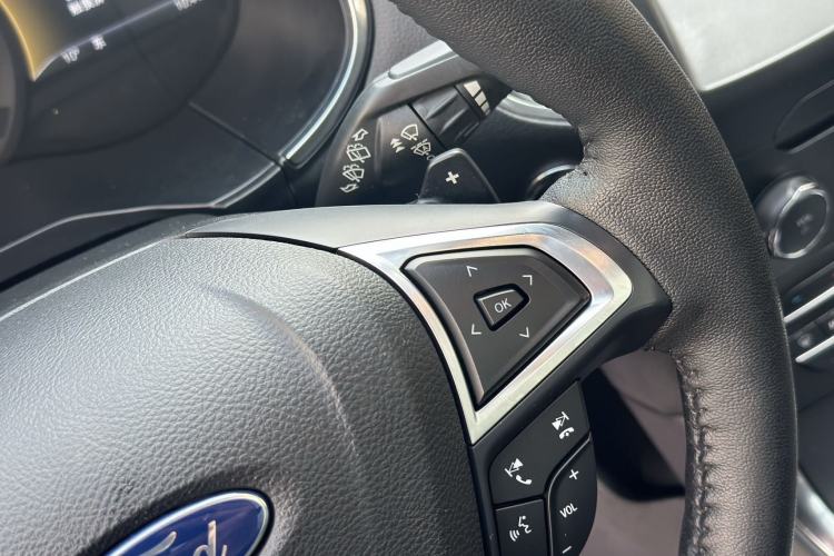 Used Ford Edge 2018 EcoBoost 245 Two-Wheel-Drive Titanium 7-Seater China VI Standard