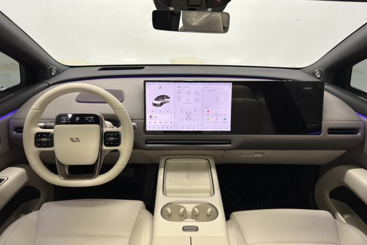 Used Li Auto i6 2025 Model Four-Wheel-Drive Standard Type
