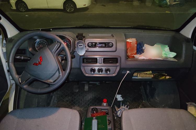 Used Wuling Yangguang 2024 300KM Comfort Version Passenger Van 75kW
