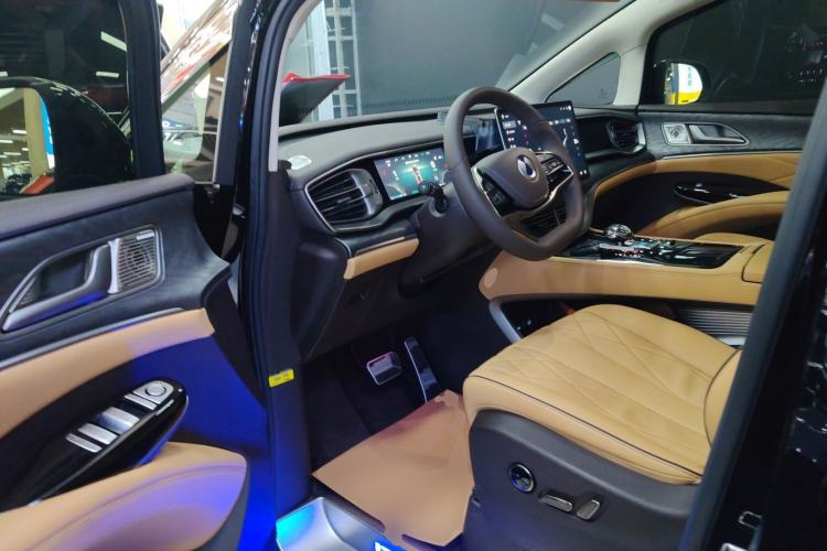 Used Denza D9 2024 DM-i 1050 Luxury Model