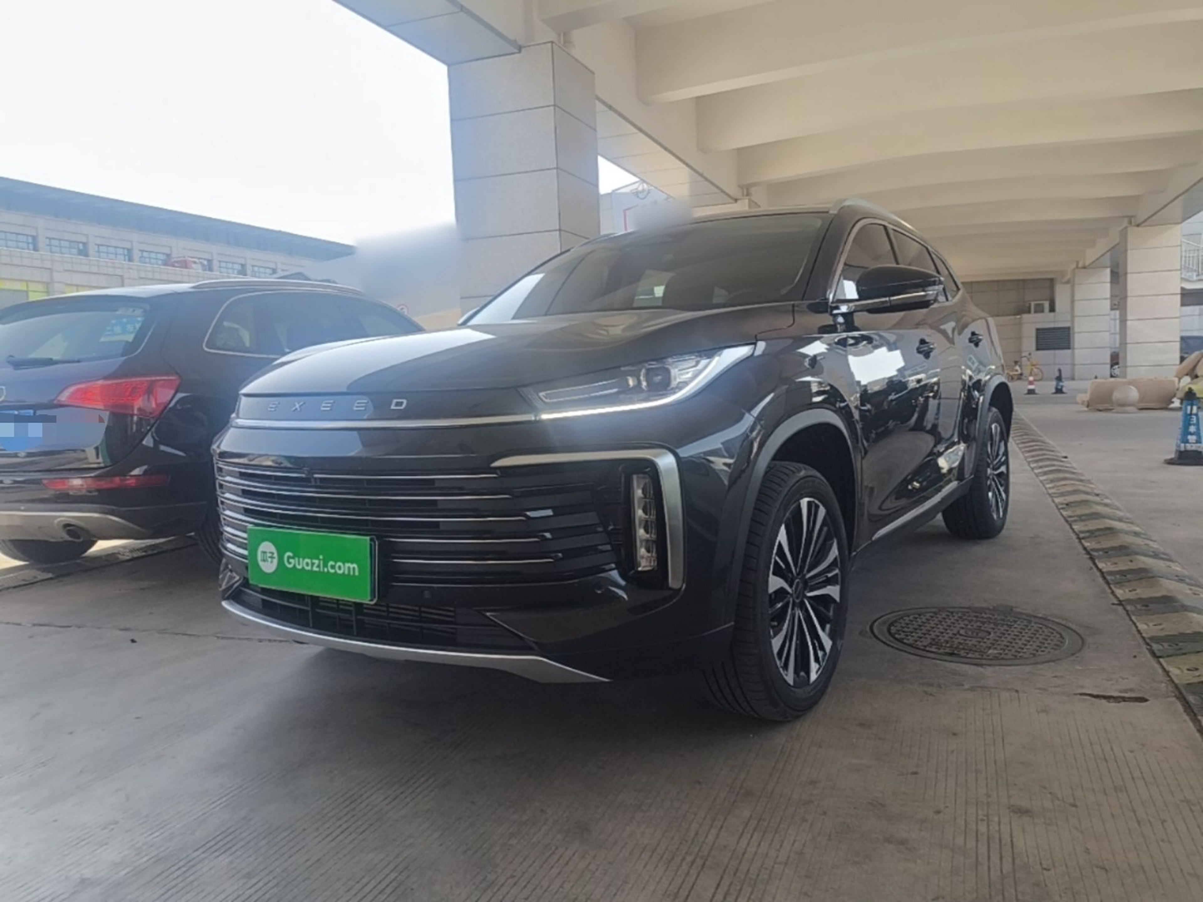 Под передней частью автомобиля