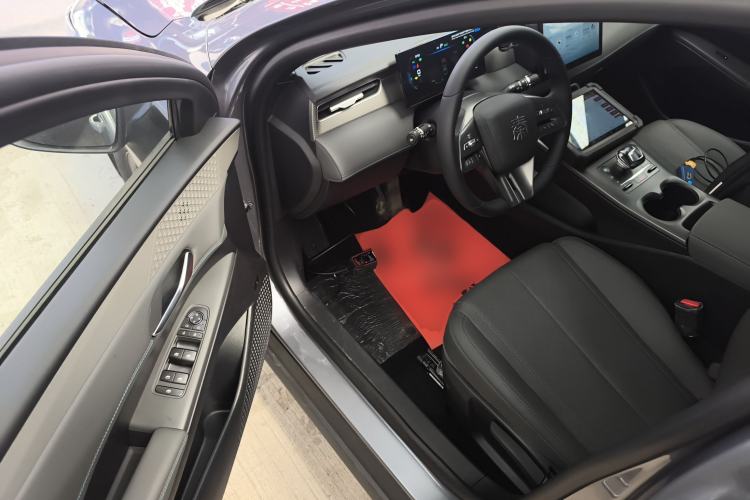 Used BYD Qin PLUS 2025 DM-i Smart Drive 55KM Leading Model Driver Seat