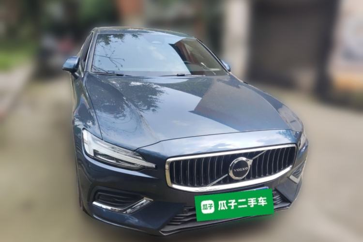 Used Volvo S60 2025 B4 Zhiyi Luxury Edition Front Right 45 Deg
