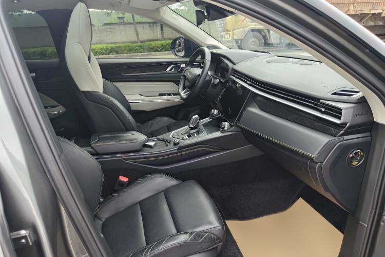 Used Lynk & Co 05 2020 2.0TD Two-Wheel Drive Shine Halo Interior 5